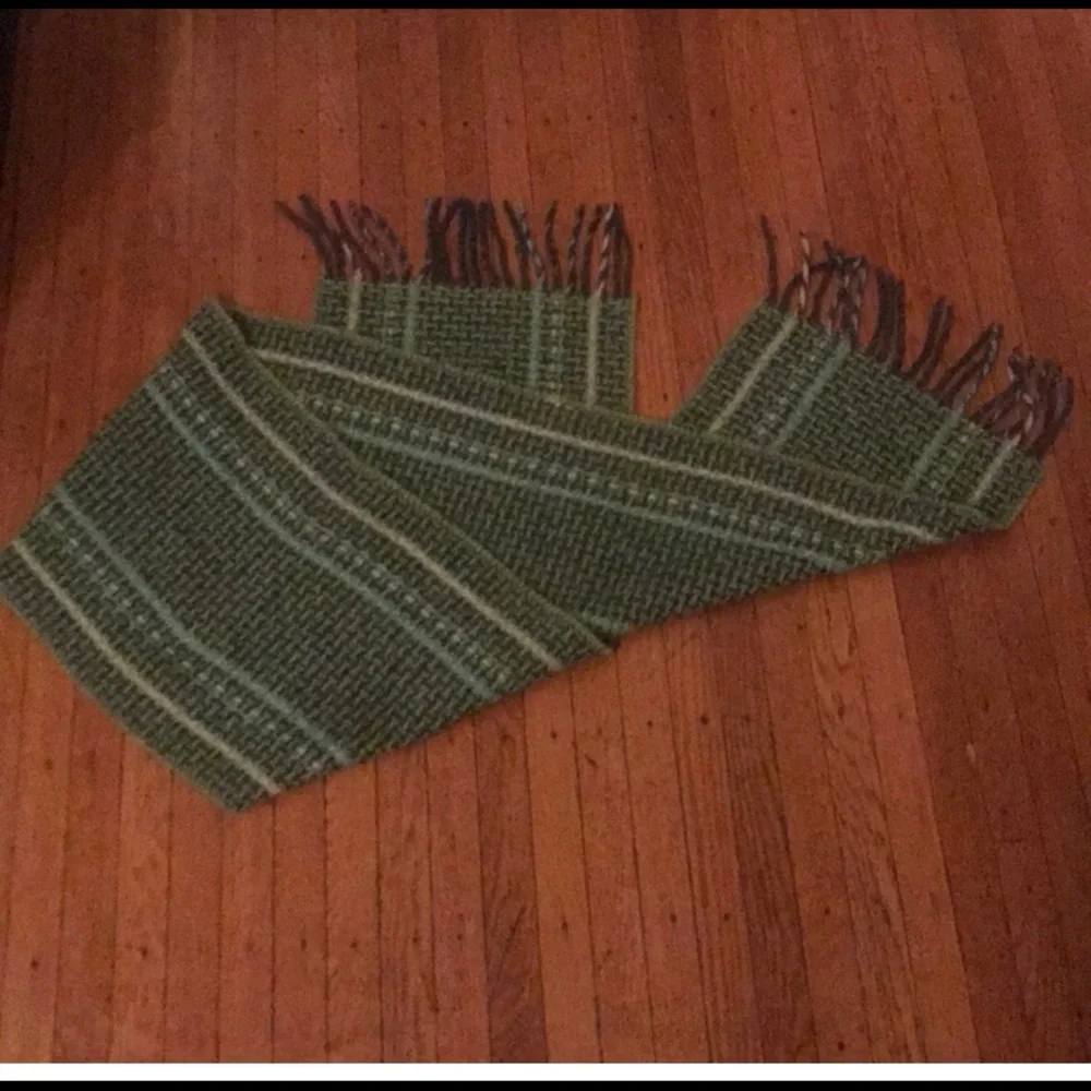 Wool scarf, EUC